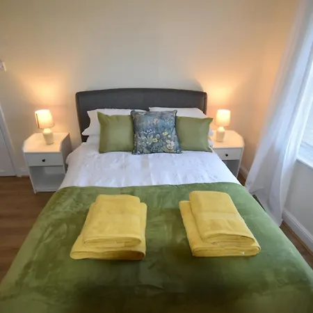 Immaculate 1-bed In Central